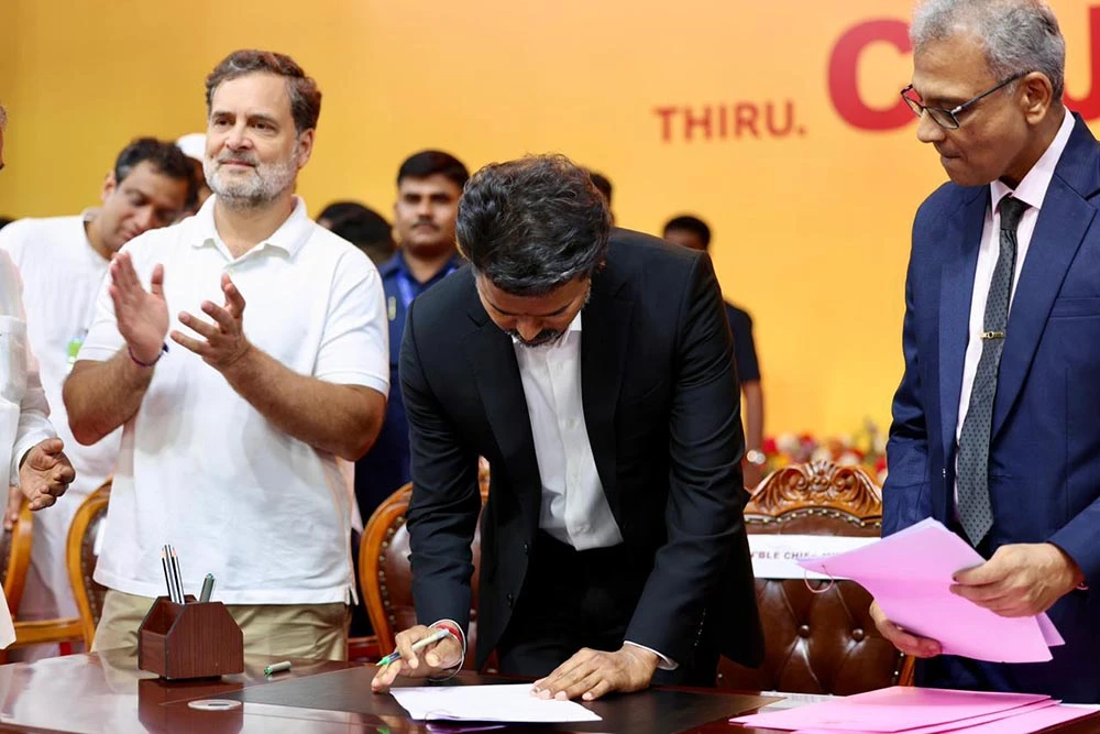 तमिलनाडुका मुख्यमन्त्री विजयले पाए विश्वासको मत, १४४ सांसदको समर्थन