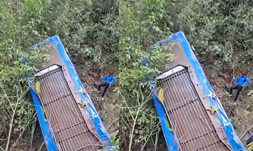 बारामा बस र ट्रक आपसमा ठोक्किए, ३ जनाको मृत्यु, २७ जना घाइते