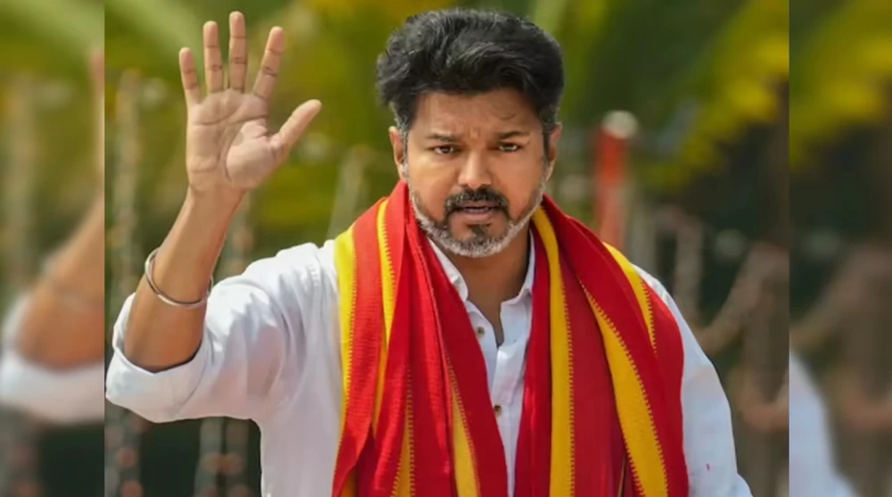 प्रेमिकाको लागि मुख्यमन्त्री विजयको फिल्म रिलिजमा विशेष अनुमति !
