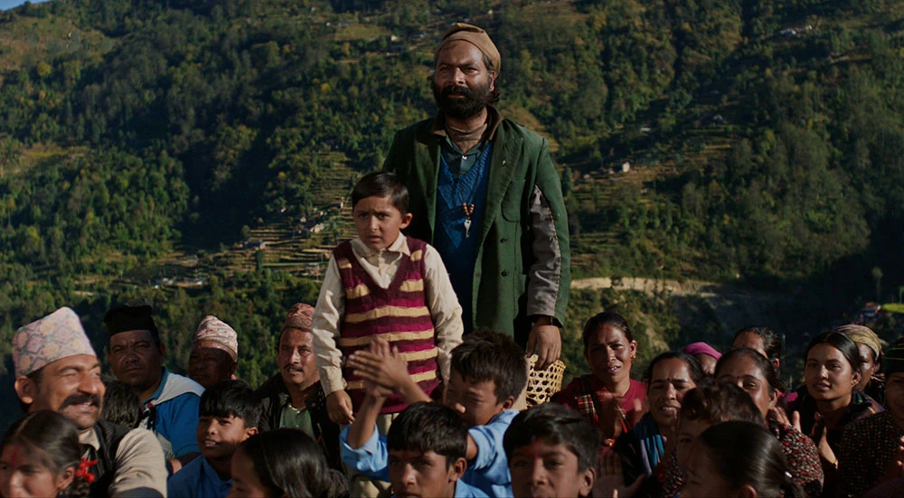 चलचित्र 'रोल नं १' को टिजर : गरिब परिवारको शैक्षिक बाध्यताको कथा