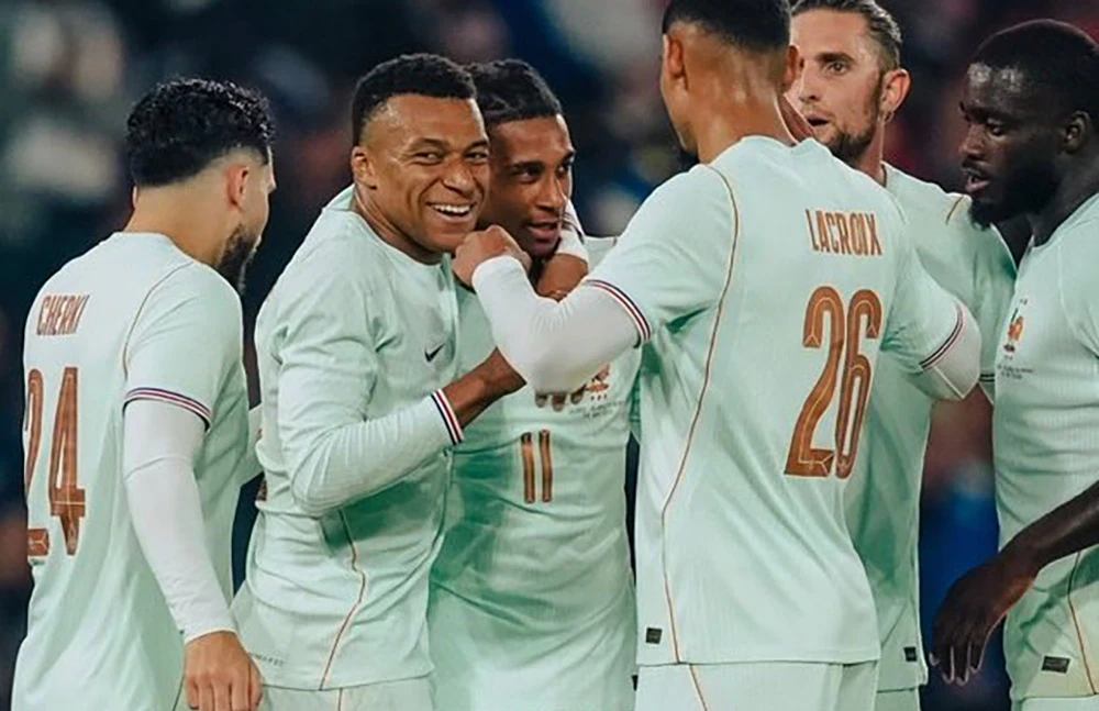 ओलिसको ह्याट्रिकमा फ्रान्स विजयी