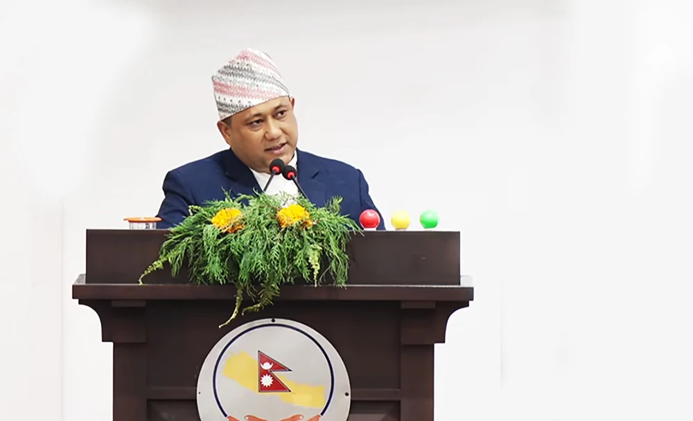 भारतमा संसद भवनमै धर्नामा किन बसे सांसद ?