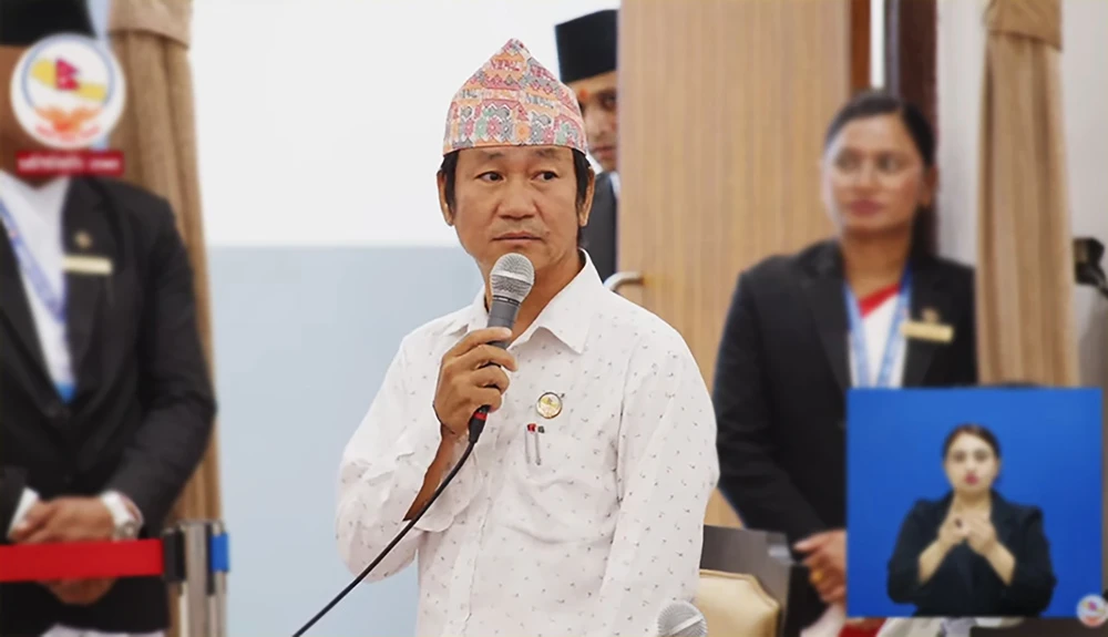 सेनालाई सीमामा खटाउन हर्क साम्पाङको माग