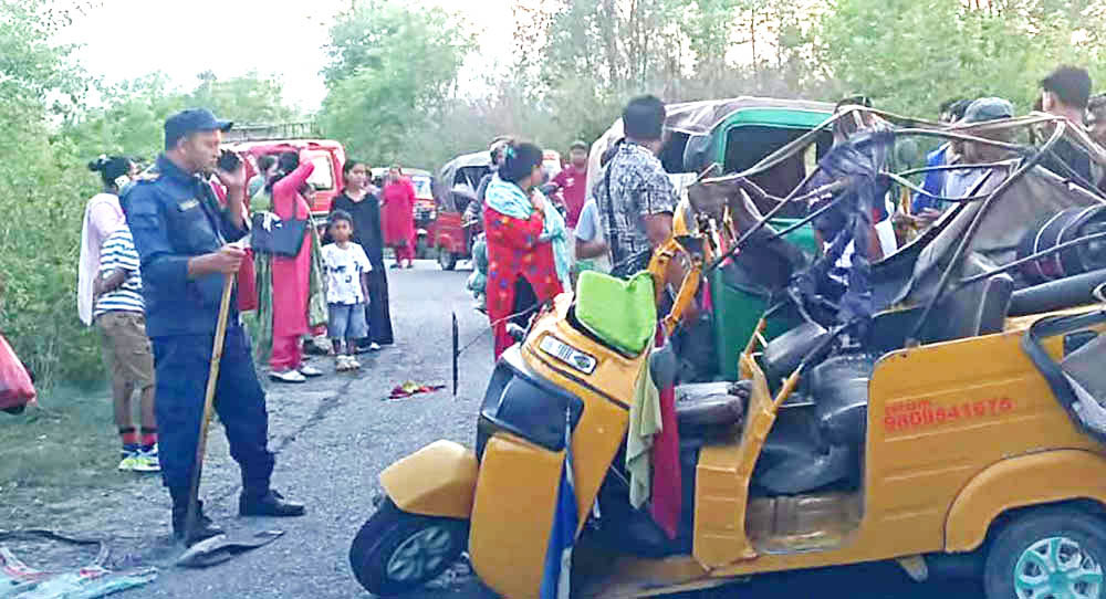 दाङमा दुई अटो ठोक्किदा ९ जना घाइते