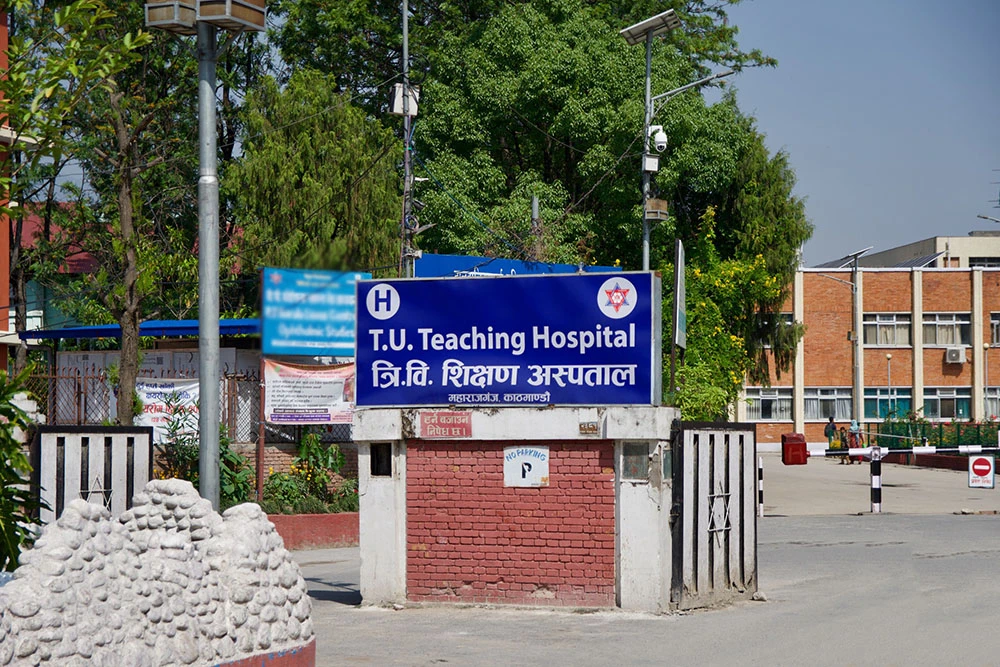 देशैभरका अस्पतालमा बेडको अभाव, स्वास्थ्य प्रणालीले थेग्नै नसक्ने अबस्था