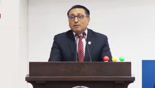 २० वाणिज्य बैंकका सिइओसँग छलफल गर्दै अर्थमन्त्री वाग्ले