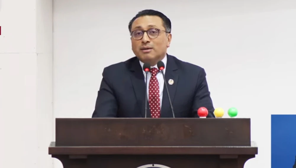 २० वाणिज्य बैंकका सिइओसँग छलफल गर्दै अर्थमन्त्री वाग्ले