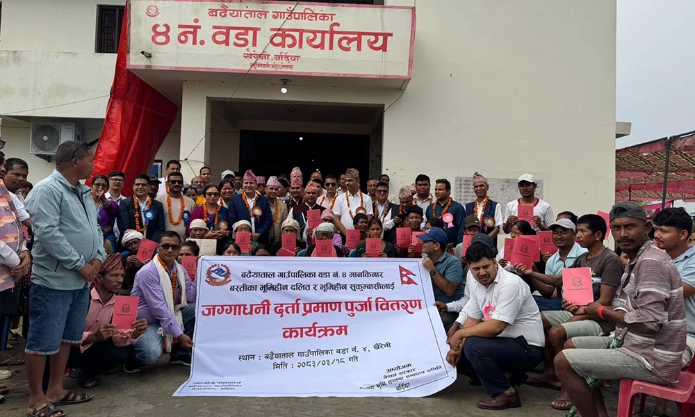 धनुषाका ३८८ परिवारले पाए लालपुर्जा