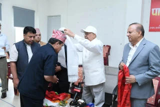 नेकपाका पोलिटब्युरो सदस्य कार्कीसहित ६ जना केन्द्रीय सदस्य एमालेमा प्रवेश