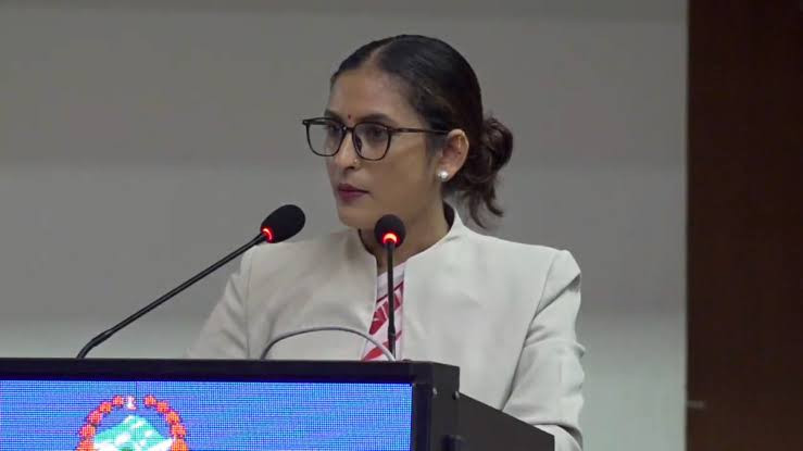राष्ट्रिय सभामा मन्त्री सीता बादीले आफ्नो मन्त्रालयसँग सम्बन्धित मौखिक प्रश्नको उत्तर दिने