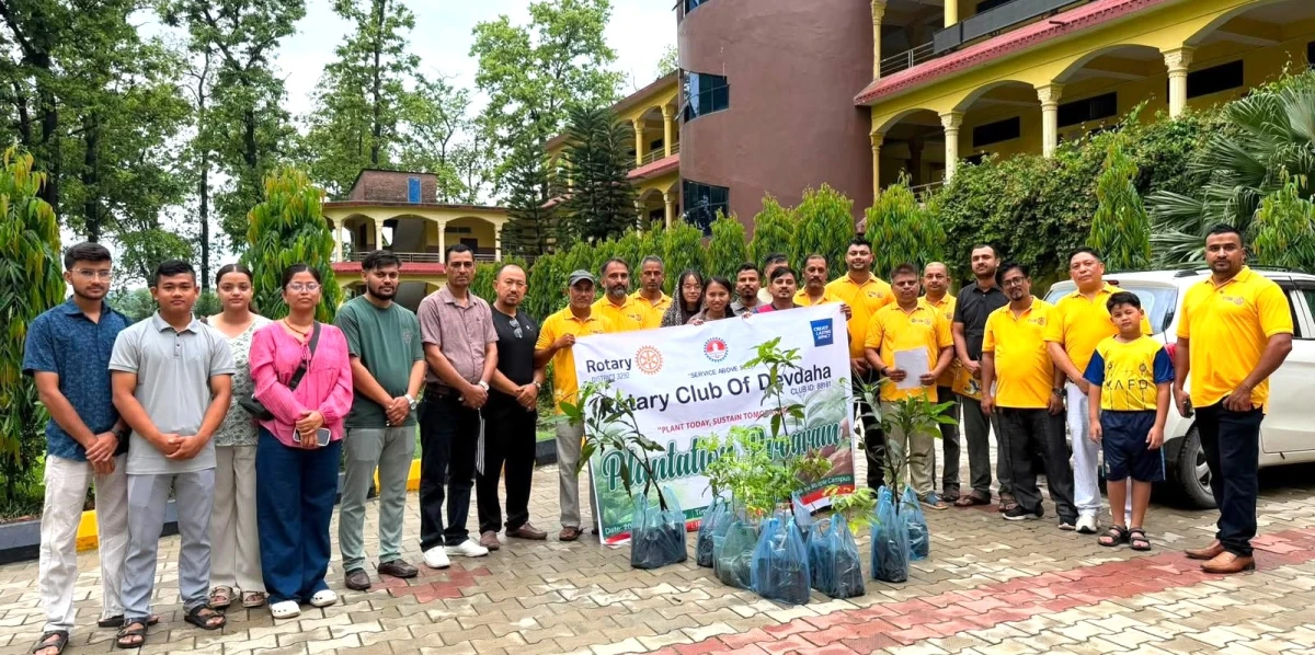 रोटरी क्लव देवदहद्धारा आदर्श बहुमुखी क्याम्पस प्राङ्गणमा वृक्षरोपण