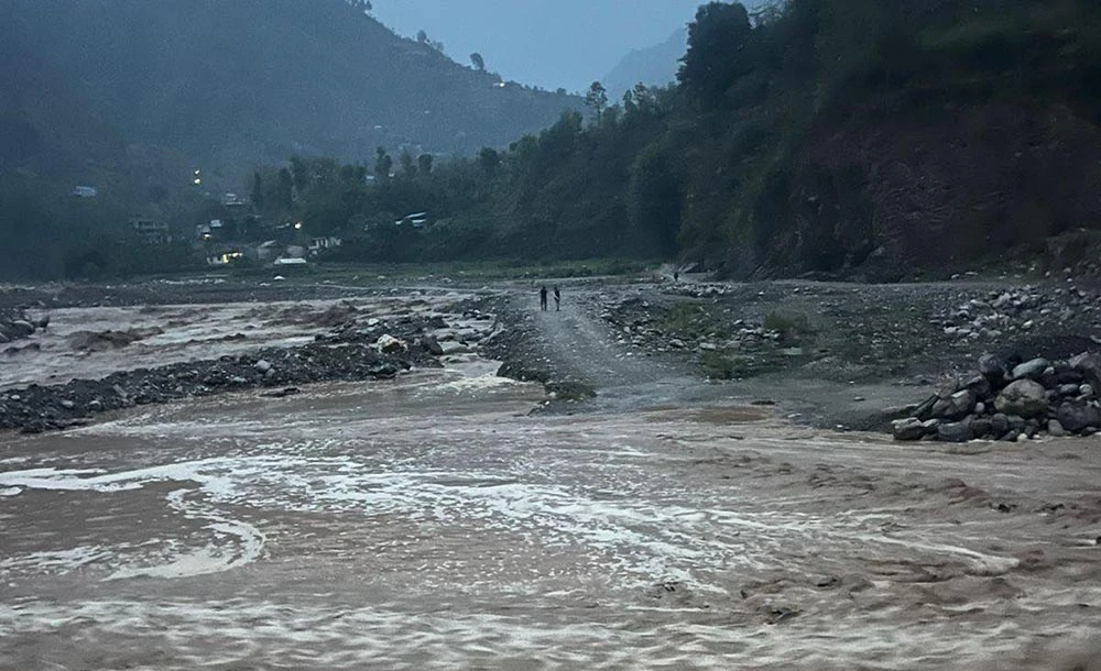 लगातार वर्षापछि बीपी राजमार्गसहित काभ्रेका विभिन्न सडक अवरुद्ध