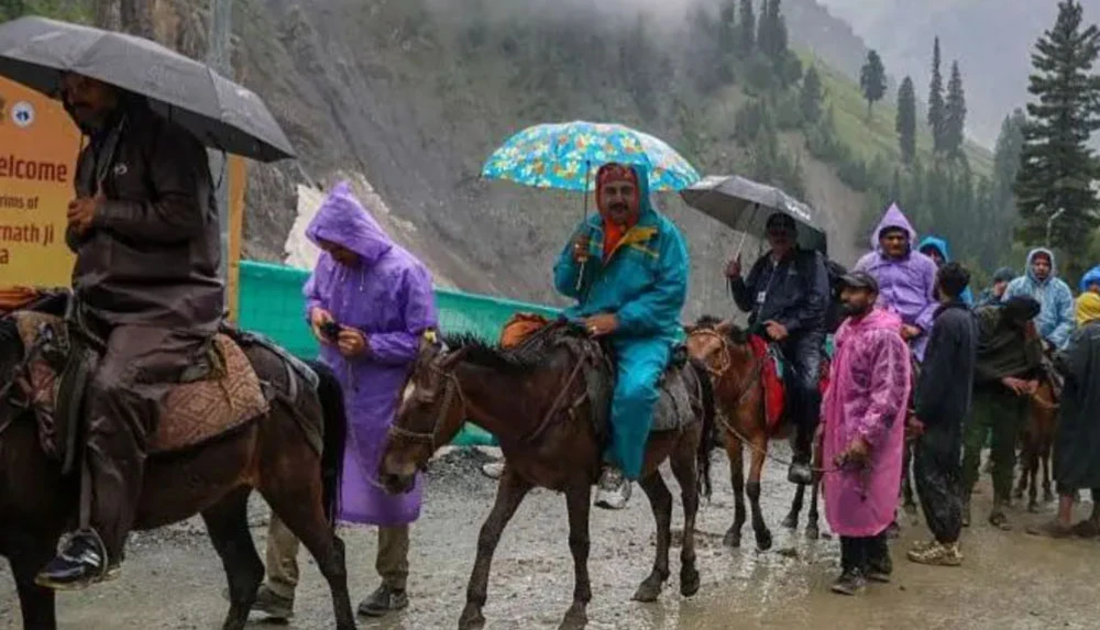 भारतले अमरनाथ यात्रामा किन लगायो रोक ?