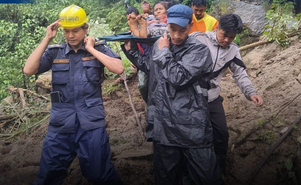 तुइन खोलामा  झन्  ठूलो पहिरो, नारायणघाट–मुग्लिन सडक पूर्ण रूपमा अवरुद्ध