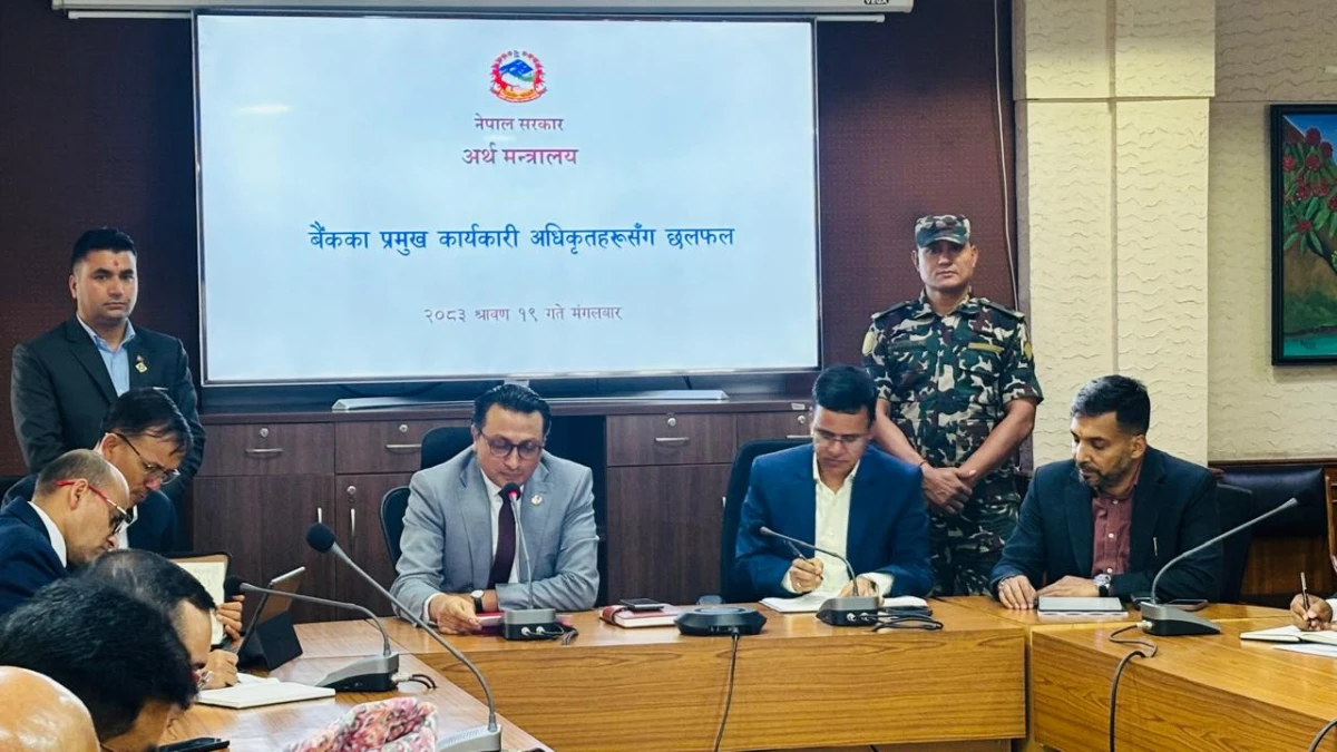 अर्थमन्त्री स्वर्णिम वाग्लेले बैंकका सिइओसँग सोधे – ‘कम ब्याजदरमा पनि कर्जा माग किन बढेन?’