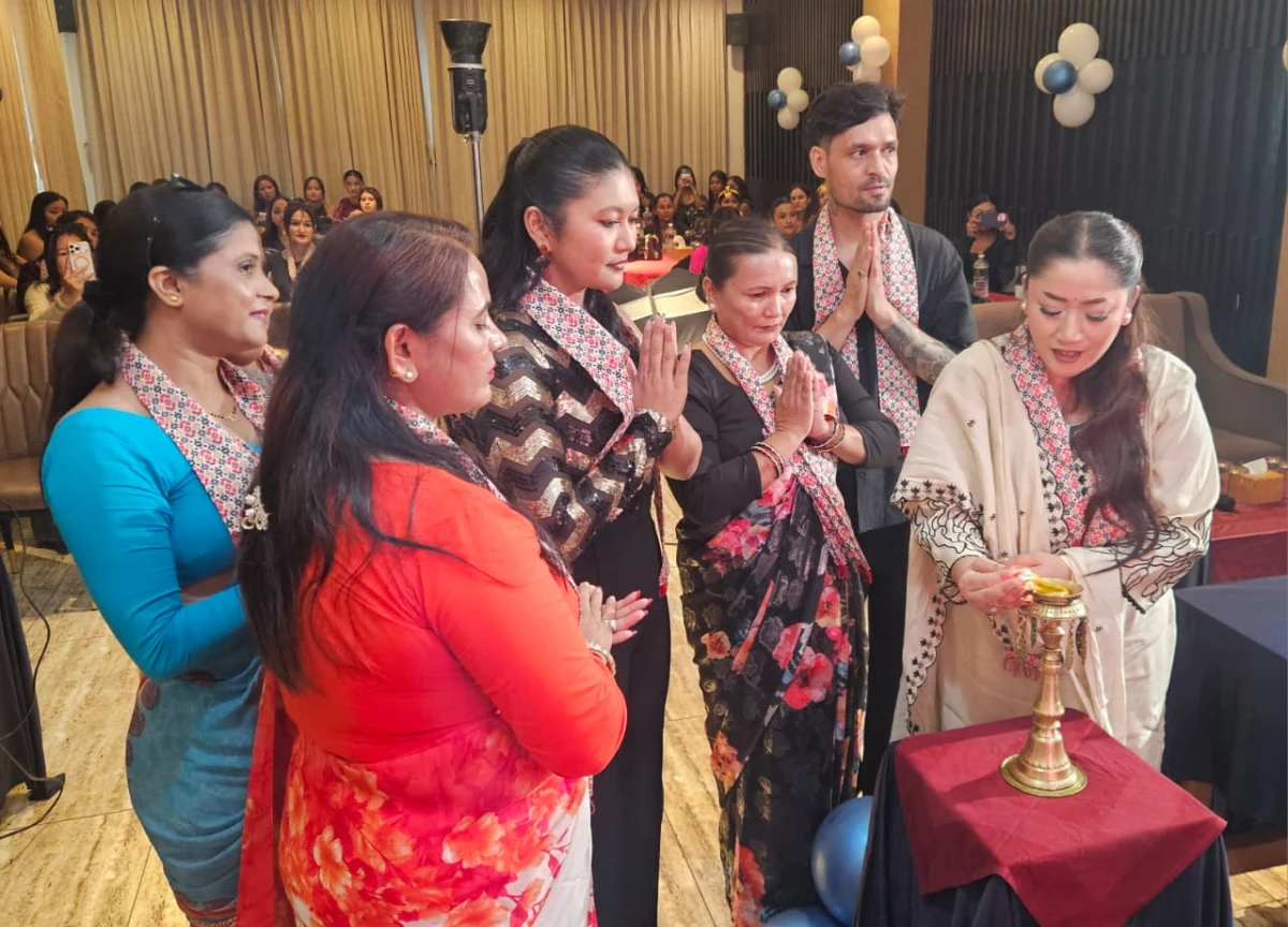 एन.एस. मेकअप स्टुडियोद्वारा प्रशिक्षार्थीलाई प्रमाणपत्र वितरण