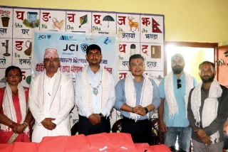 देवदह जेसिजको स्थापना दिवसमा ४० विद्यार्थीलाई शैक्षिक सामग्री र  पोशाक वितरण