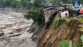 त्रिशुलीको आजको बाढीले धादिङको चिरौदीमा चार घर बगायो