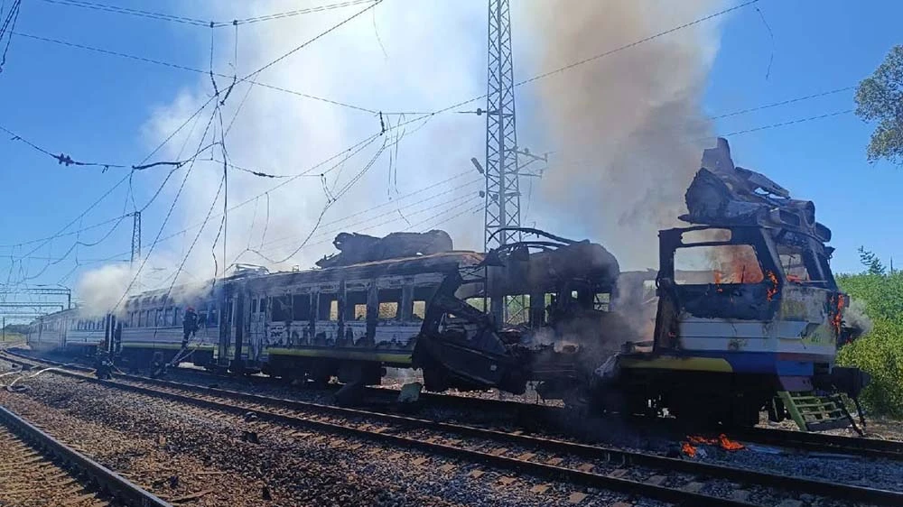 जोन्सनसहितका युरेपेली नेताहरुले छोडेको केहि समयमै युक्रेनमा रेलमाथि रुसी ड्रोन आक्रमण