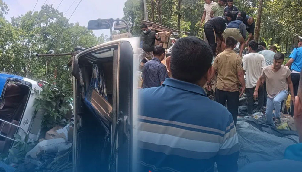 उदयपुरमा टिपर पल्टिदा ७ जना घाइते