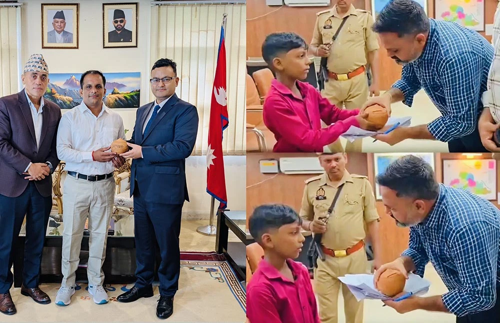 छ वर्षीय भारतीय बालकले नेपालका बाढीपीडितका लागि दिए खुत्रुकेसहितको बचत