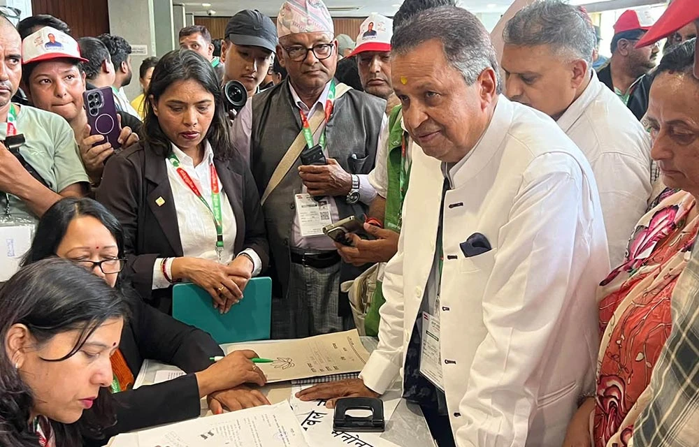 समावेशीतर्फको उपसभापति पदमा विनोद चौधरीको उम्मेदवारी दर्ता