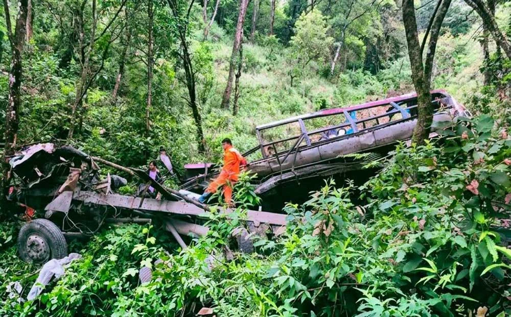 पोखरा स्कुल बस दुर्घटना अपडेट : चार विद्यार्थीसहित ५ जनाको मृत्यु