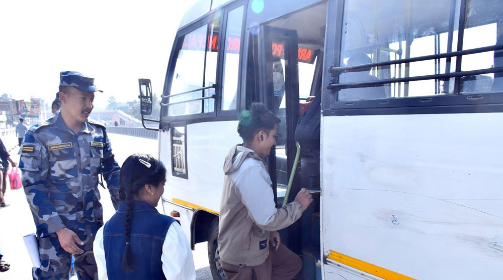 दशैँको अवसरमा काठमाडौँ उपत्यकामा सशस्त्र प्रहरी बलवारा निःशुल्क बस सेवा सञ्चालन